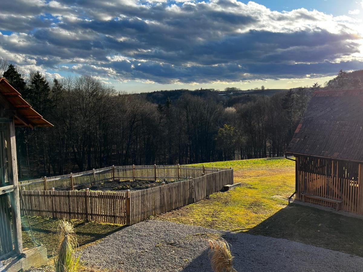 Ferienhaus Thonjoergl Gnas Bagian luar foto